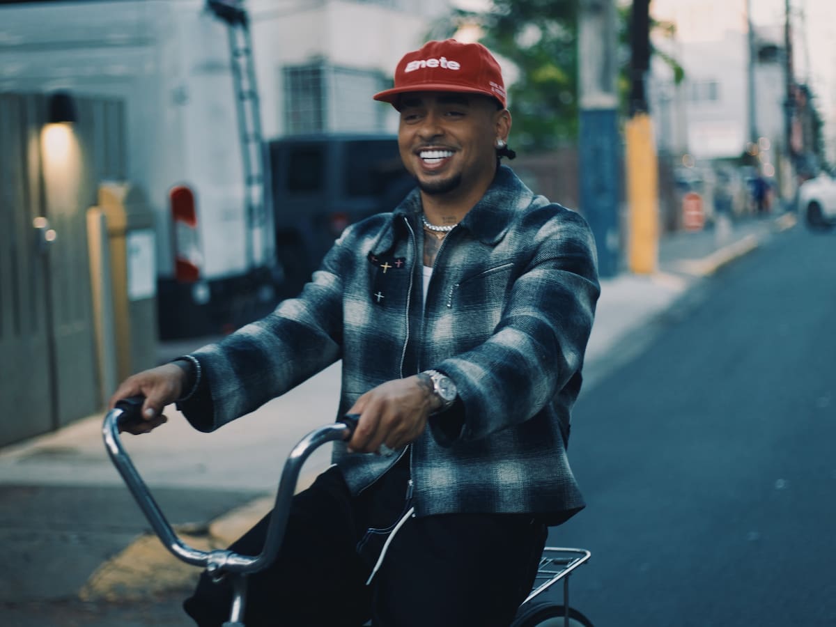 Ozuna vuelve al reggaeton clásico: así suena 'Una Aventura'