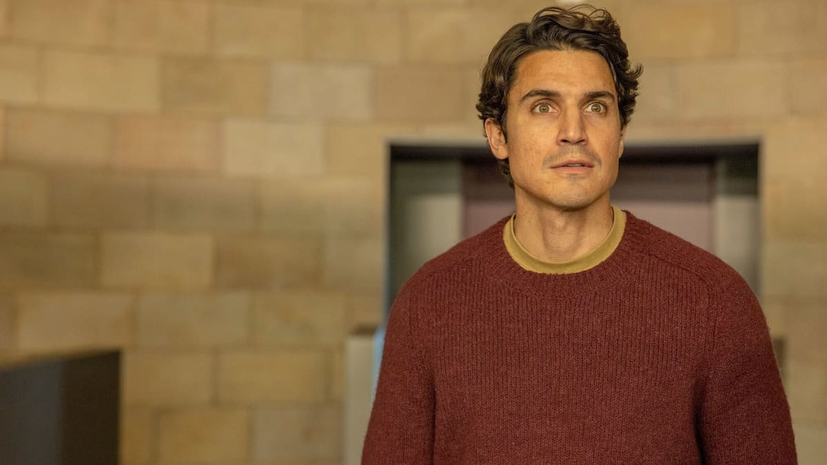 Álex González, protagoniza 'Day One' en Prime Video, y confiesa cuánto tiempo dedica al móvil: "Me da vergüenza"