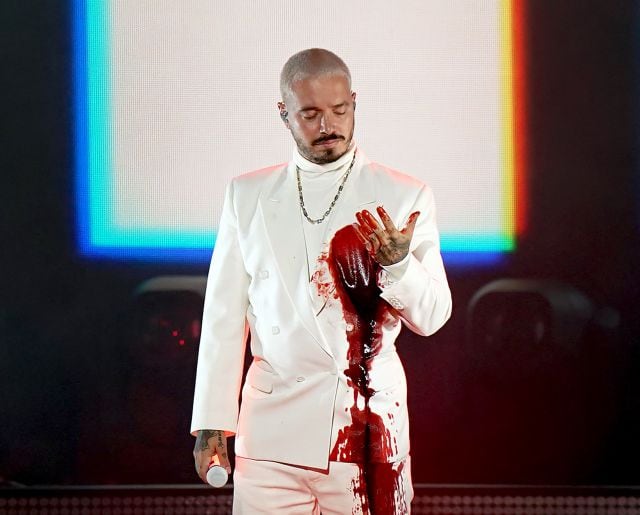 El corazón de J Balvin sangra en los Premios Grammy Latinos 2020.