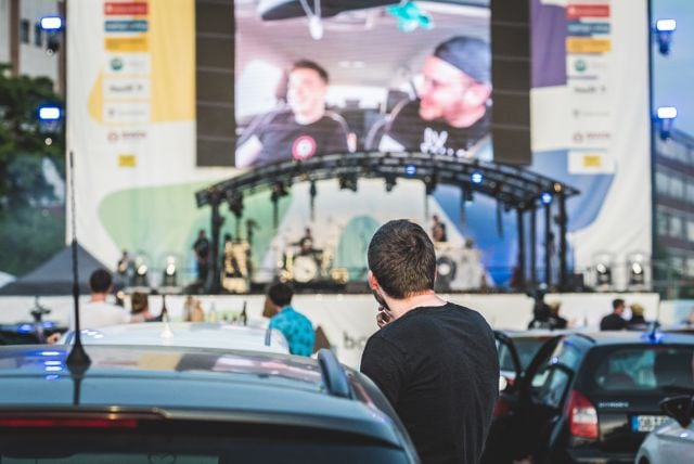 Un concierto desde el coche.