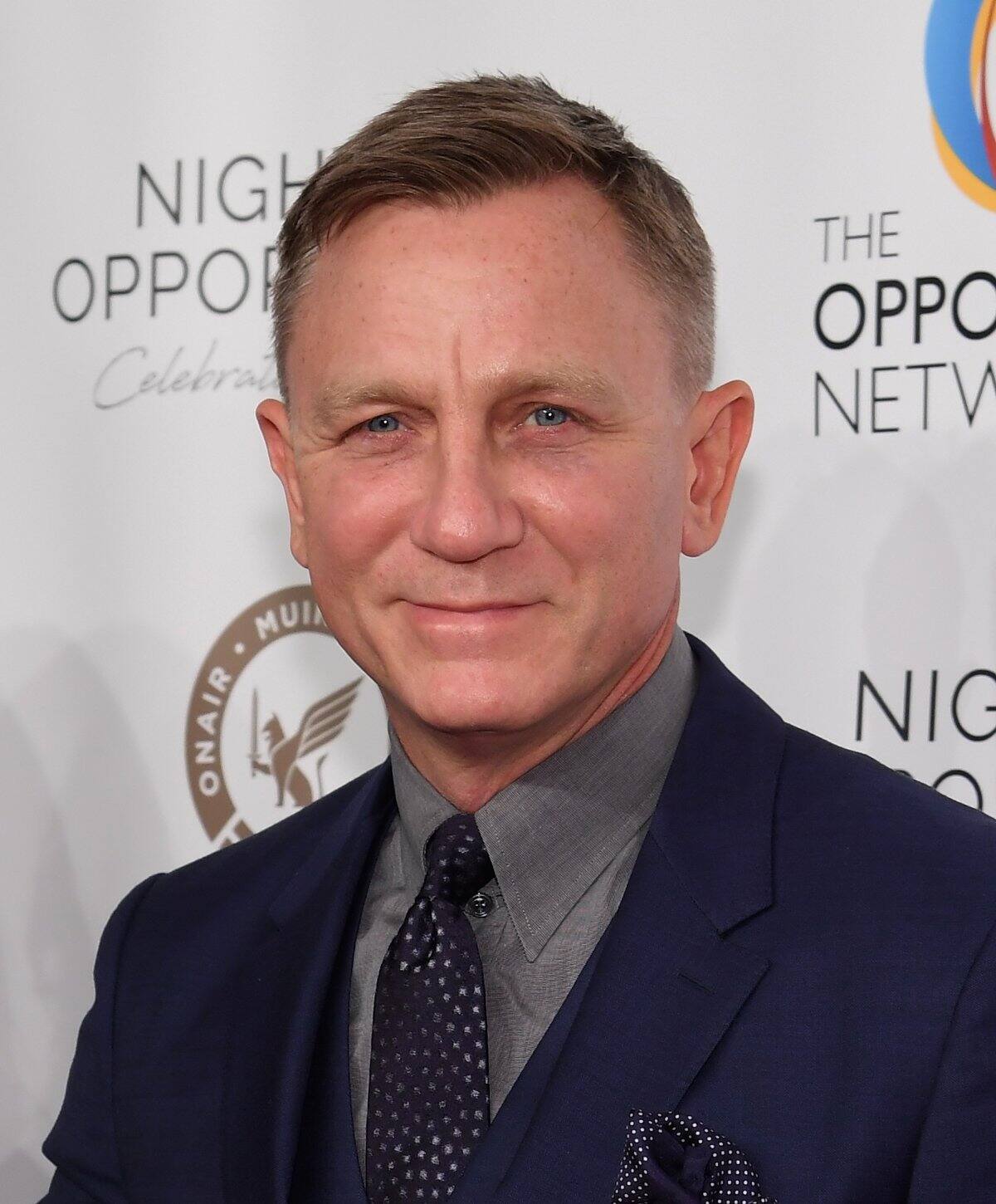 Daniel Craig - El actor que interpretó a James Bond confesó haber dormido en varios parques y hacer cosas malas para sobrevivir.