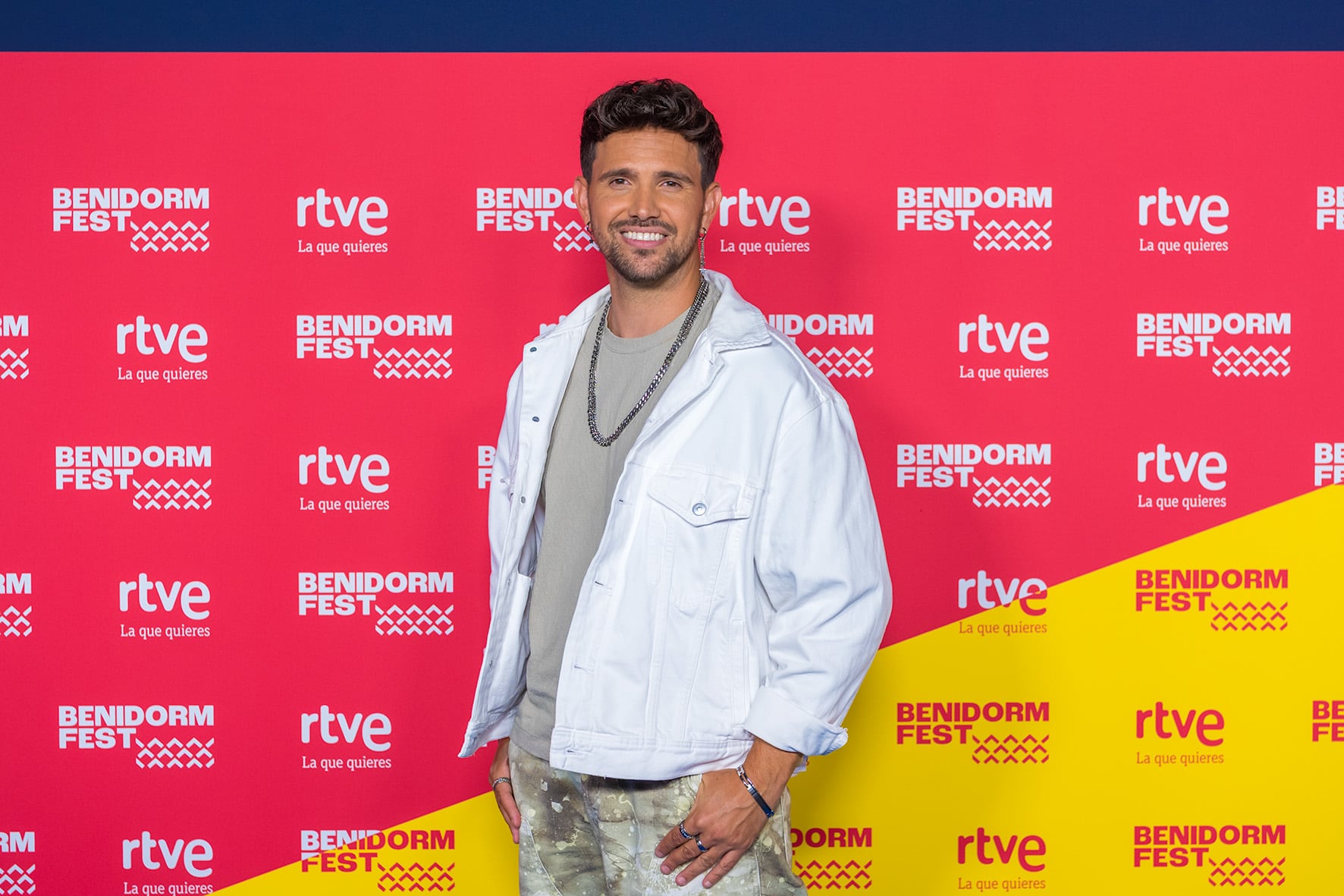 Así es la letra y significado de la canción ‘Bailándote’ de Dani J, candidata del Benidorm Fest 2026