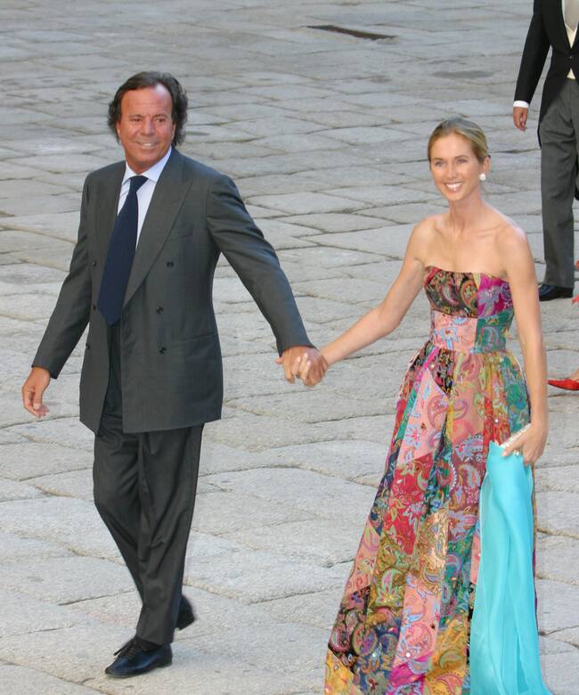 Julio Iglesias y Miranda el año 2002 durante la celebración de la boda de la hija de Aznar.