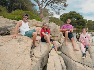 Buhos i Els Catarres presenten 'No és Miami', un himne d’estiu mediterrani