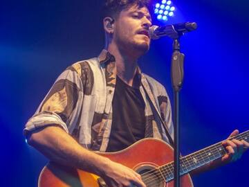 CEPEDA ANUNCIA NUEVA CANCIÓN CON UNA PRECIOSA FOTO DE SU INFANCIA: ‘NENÉ’