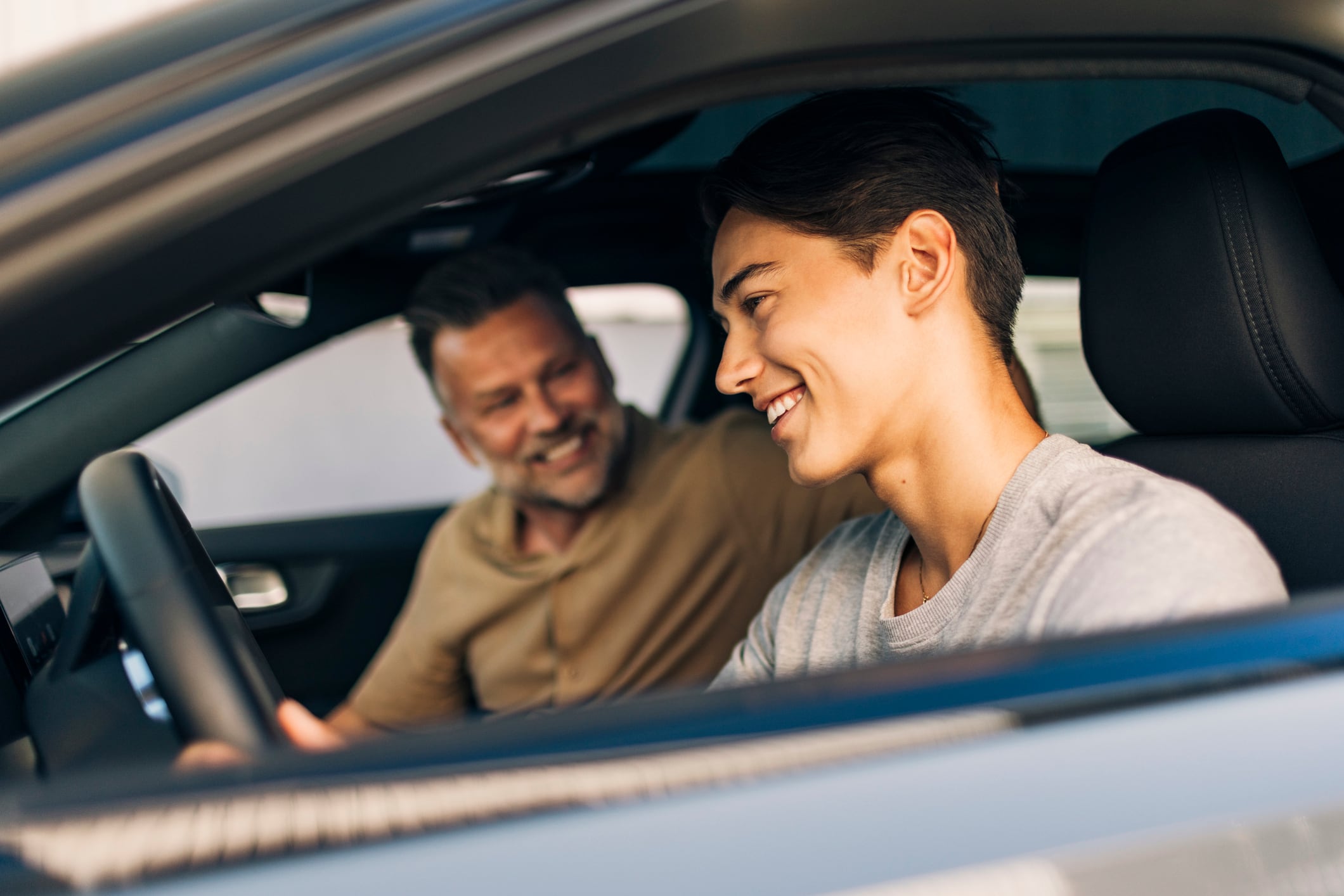 Menor acompañado al volante