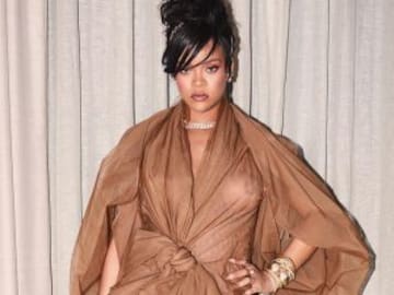 Rihanna sorprende con vestido en transparencia