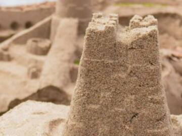 La historia del niño que se viralizó por hacer castillos de arena en sus sueños