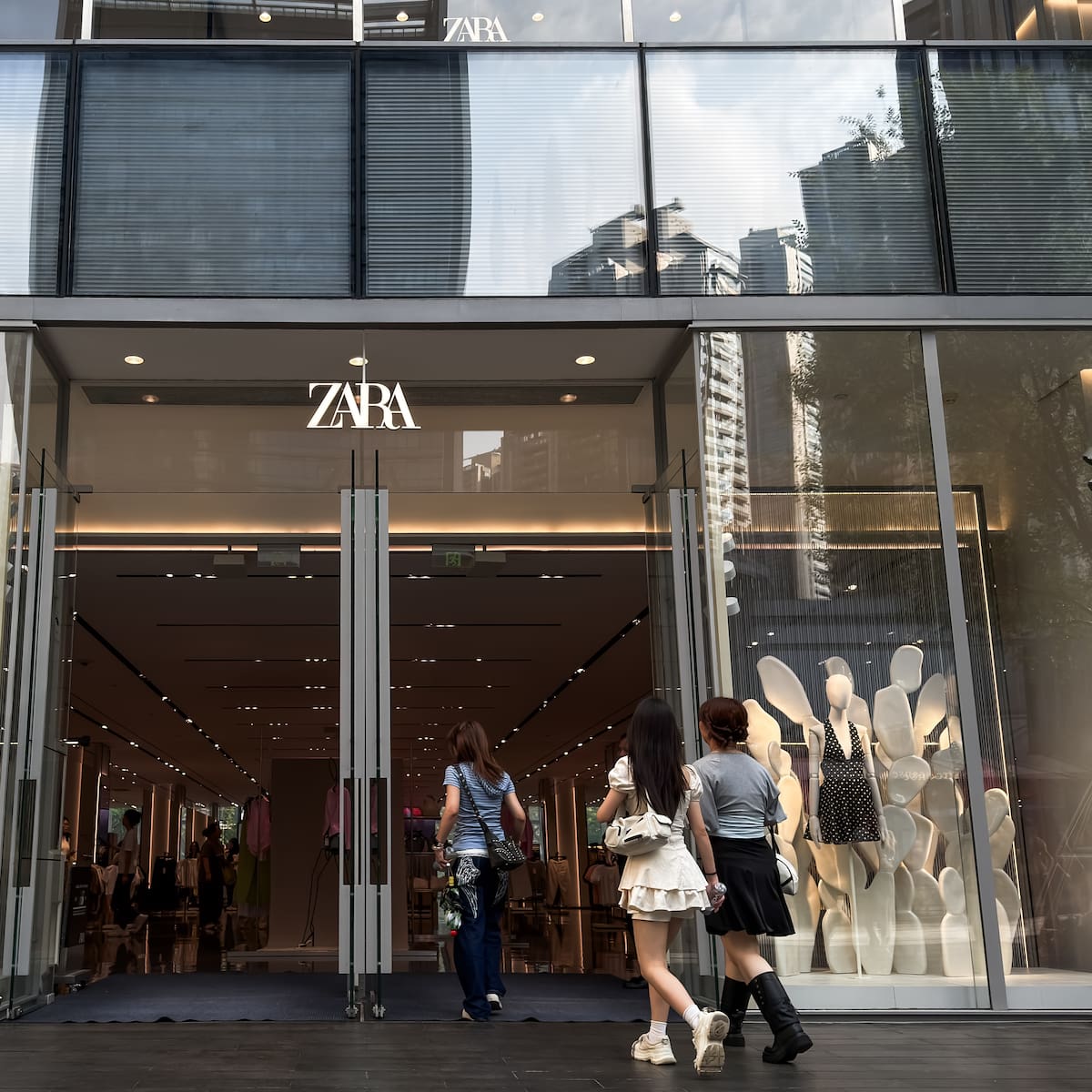 Rebajas online de Zara, Pull & Bear, Bershka y más: a qué hora empiezan en la web y la app de las tiendas de Inditex