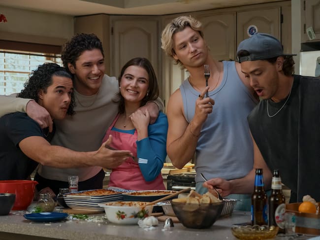 Imagen promocional de la primera temporada de 'Off Campus' cedida por Prime Video