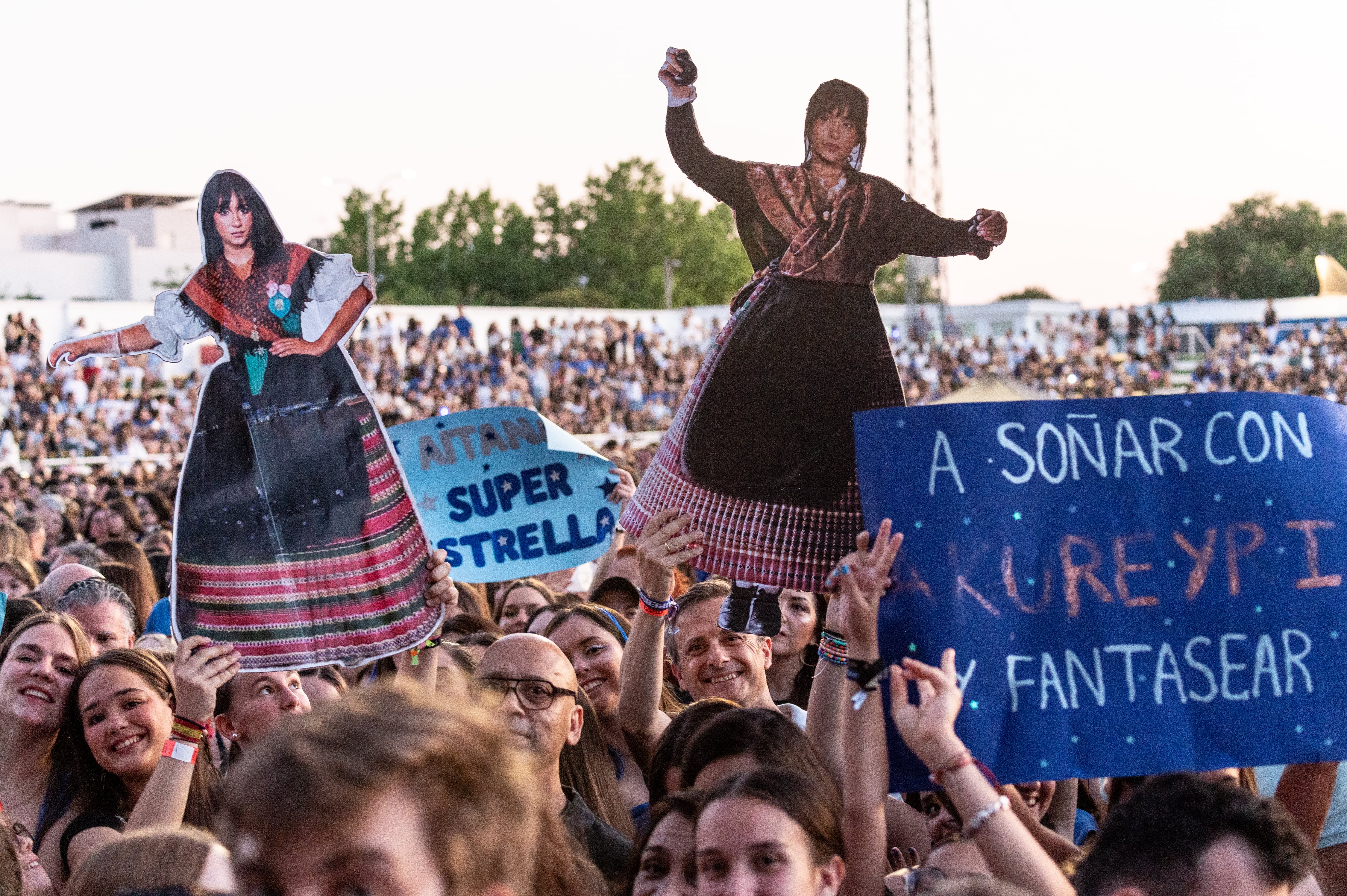 Fans de Aitana en el concierto de Albacete