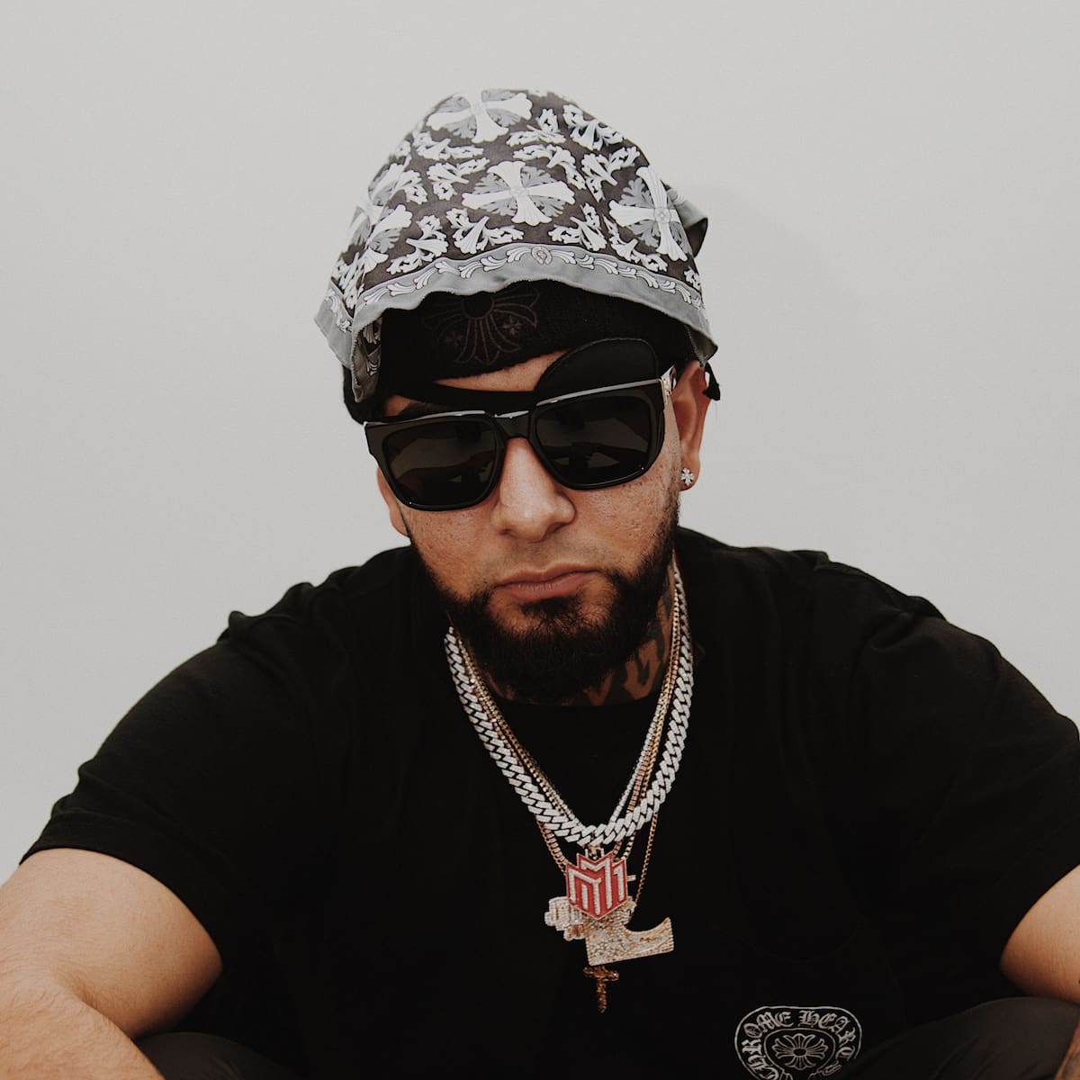 40 cosas sobre MIDNVGHT, el trapero que ha conquistado a Eladio Carrión y Myke Towers, entre otros