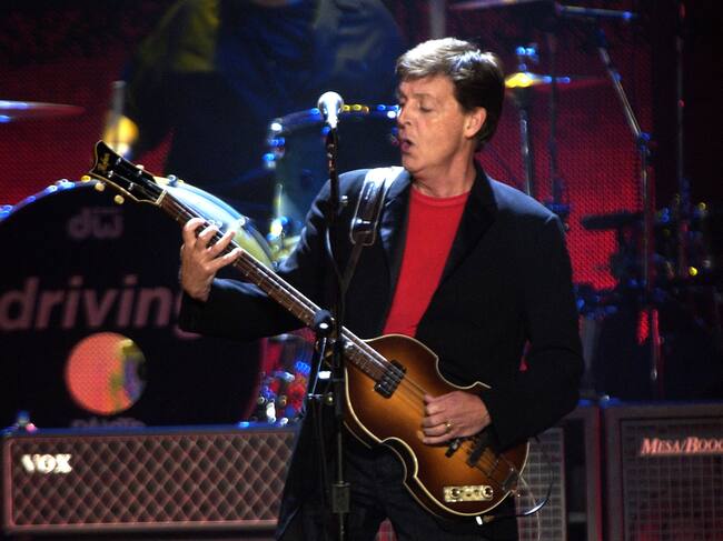 Sir Paul McCartney en su gira de 2002.