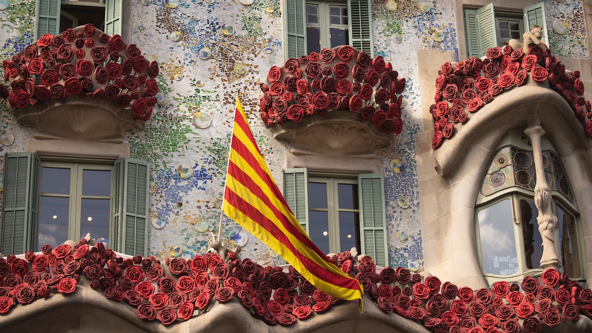 ¿Cuándo es Sant Jordi 2026 y por qué se celebra en Cataluña?