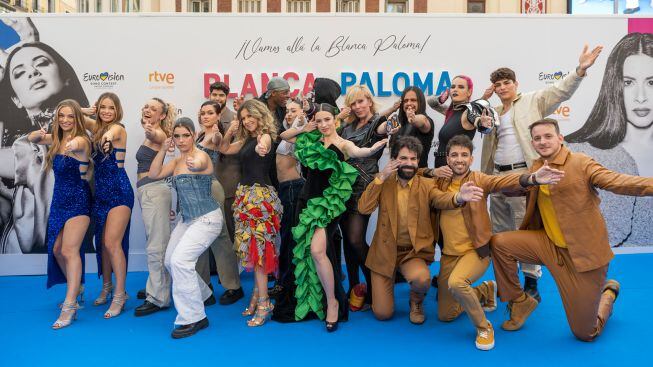 Blanca Paloma, los compañeros del Benidorm Fest 2023 y equipo de RTVE. 