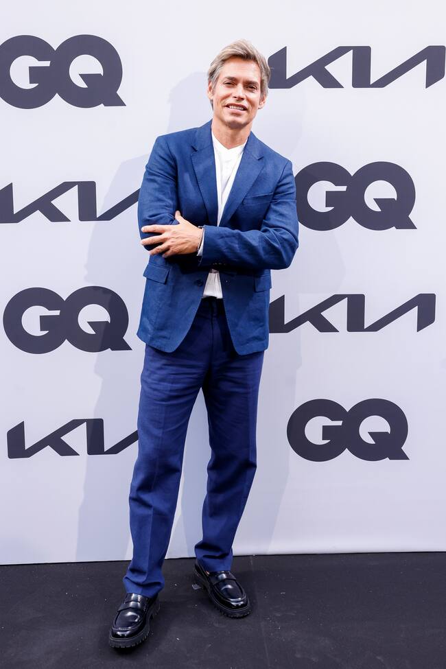 Carlos Baute capturó toda su esencia con un traje en tonos azulados.