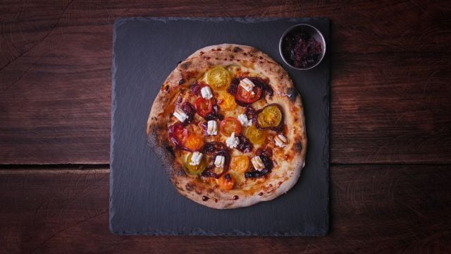 La Capra es una de sus especialidades, una pizza vegetaria con deliciosos contrastes.