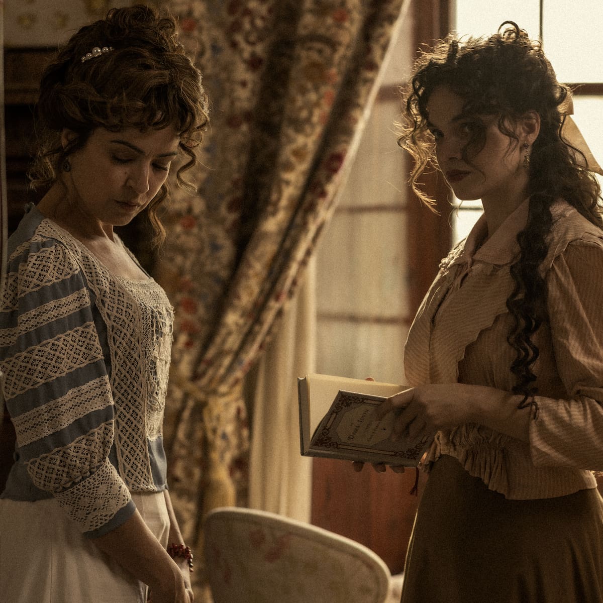 Avance del capítulo 2 de 'Las Hijas de la criada' (Antena 3): Inés descubre los turbios negocios de su marido