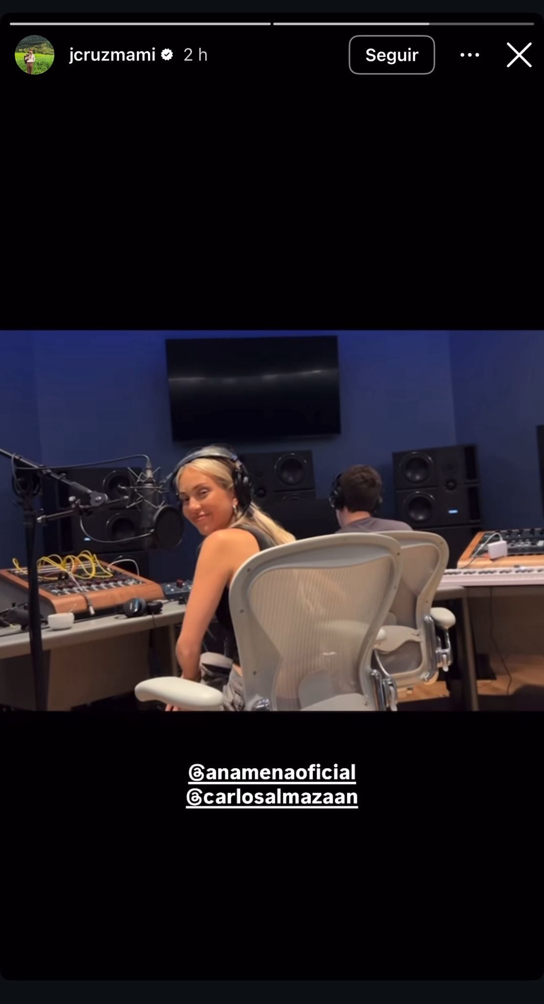 Ana Mena en Instagram en el estudio