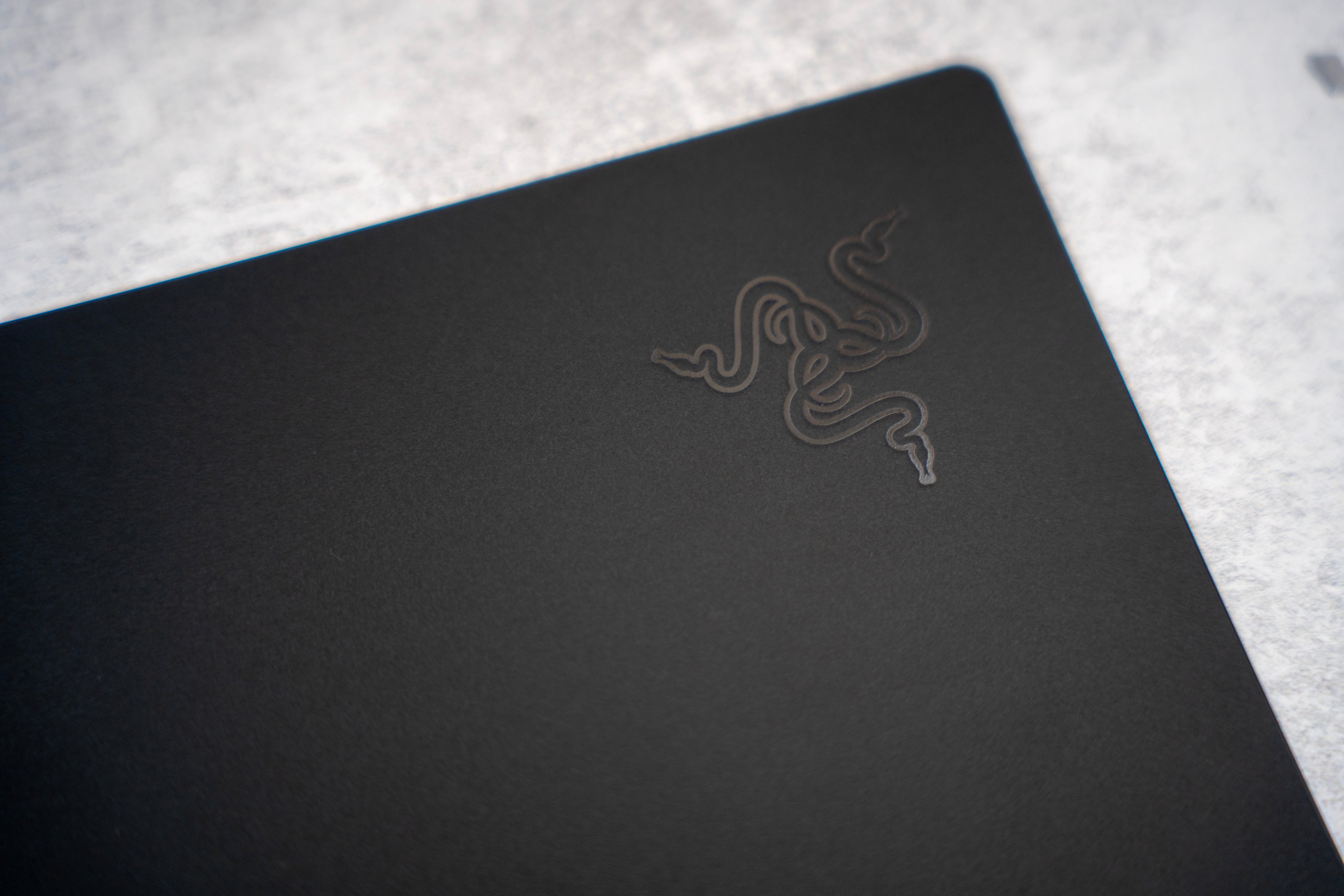 Razer Atlas Pro: la alfombrilla de cristal templado es el último paso y el que dará cierre a todo tu setup.