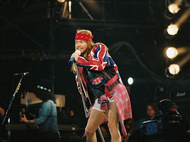 Axl Rose de Guns n Roses actuando en el concierto tributo de Freddie Mercury en 1992