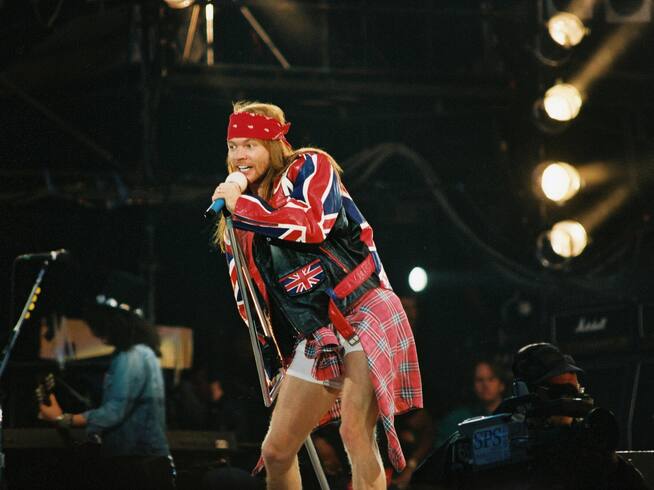 Axl Rose de Guns n Roses actuando en el concierto tributo de Freddie Mercury en 1992