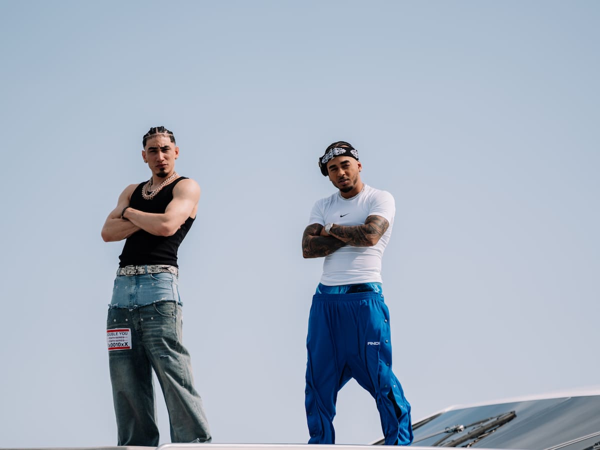 Ozuna y Omar Courtz ponen ritmo a la fiesta de verano con 'ZIZI'