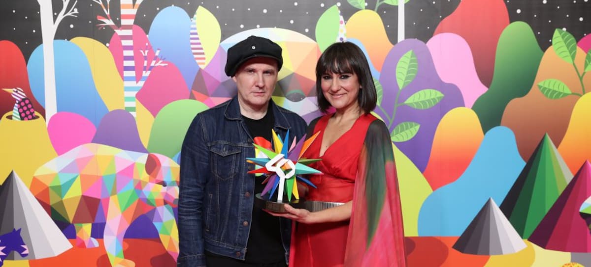 Amaral, con su Golden Award en LOS40 Music Awards