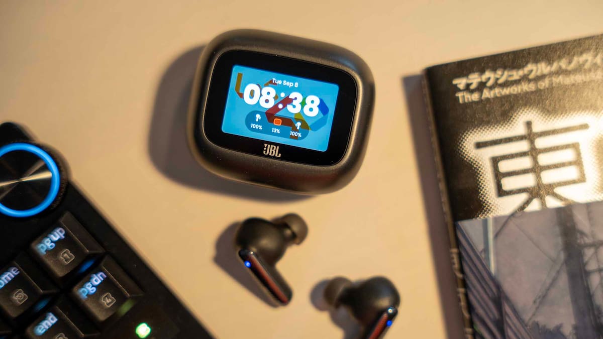 JBL sigue apostando por la pantalla en sus auriculares ‘Live Beam 4’