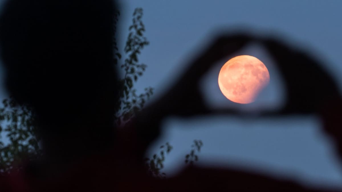 Las fotos que muestran los colores de la luna