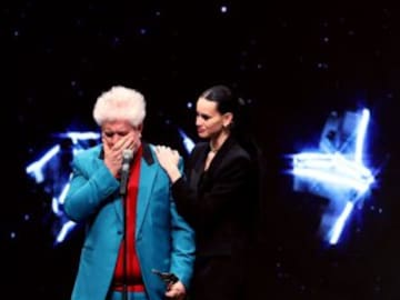 “Es demasiado duro”: El emotivo discurso de Pedro Almodóvar en los Premios Feroz 2023