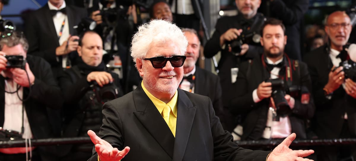 Pedro Almodóvar tras la proyección de 'Amarga Navidad' en el Festival de Cannes 2026. / Gisela Schober/Getty