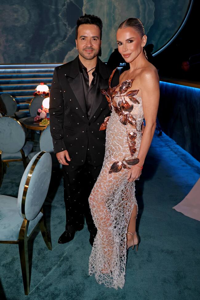 La representación española en estos Grammy 2025 fue la mujer de Luis Fonsi que, como nos tiene acostumbrados, lució sexy y elegante a partes iguales. Más latinos en la gala americana.