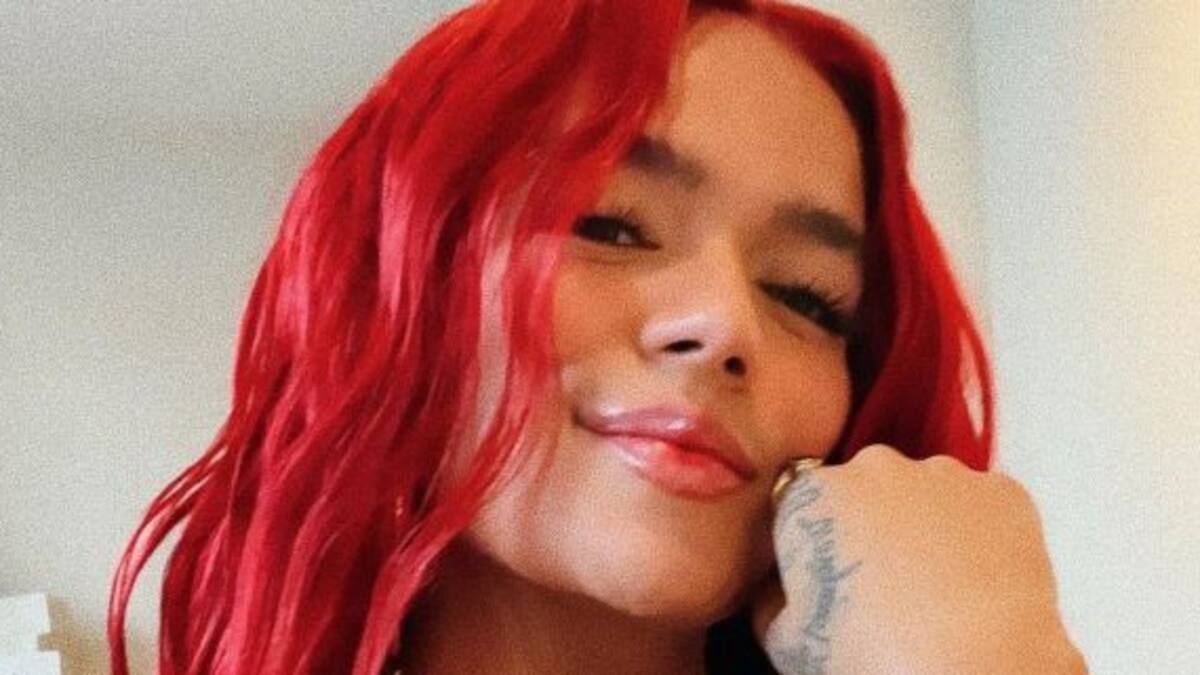 ¡Por suerte no fue caída!: el nuevo tropezón de Karol G, que se volvió viral en todas las redes sociales