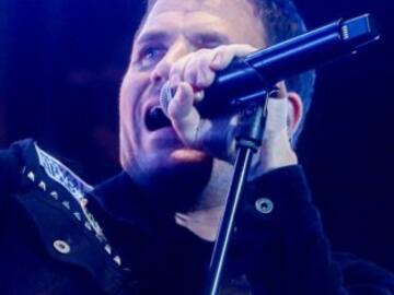 Ilegales y Dani Martín se unen en la nueva versión de ‘Juventud, Egolatría’ por los 40 años de la banda