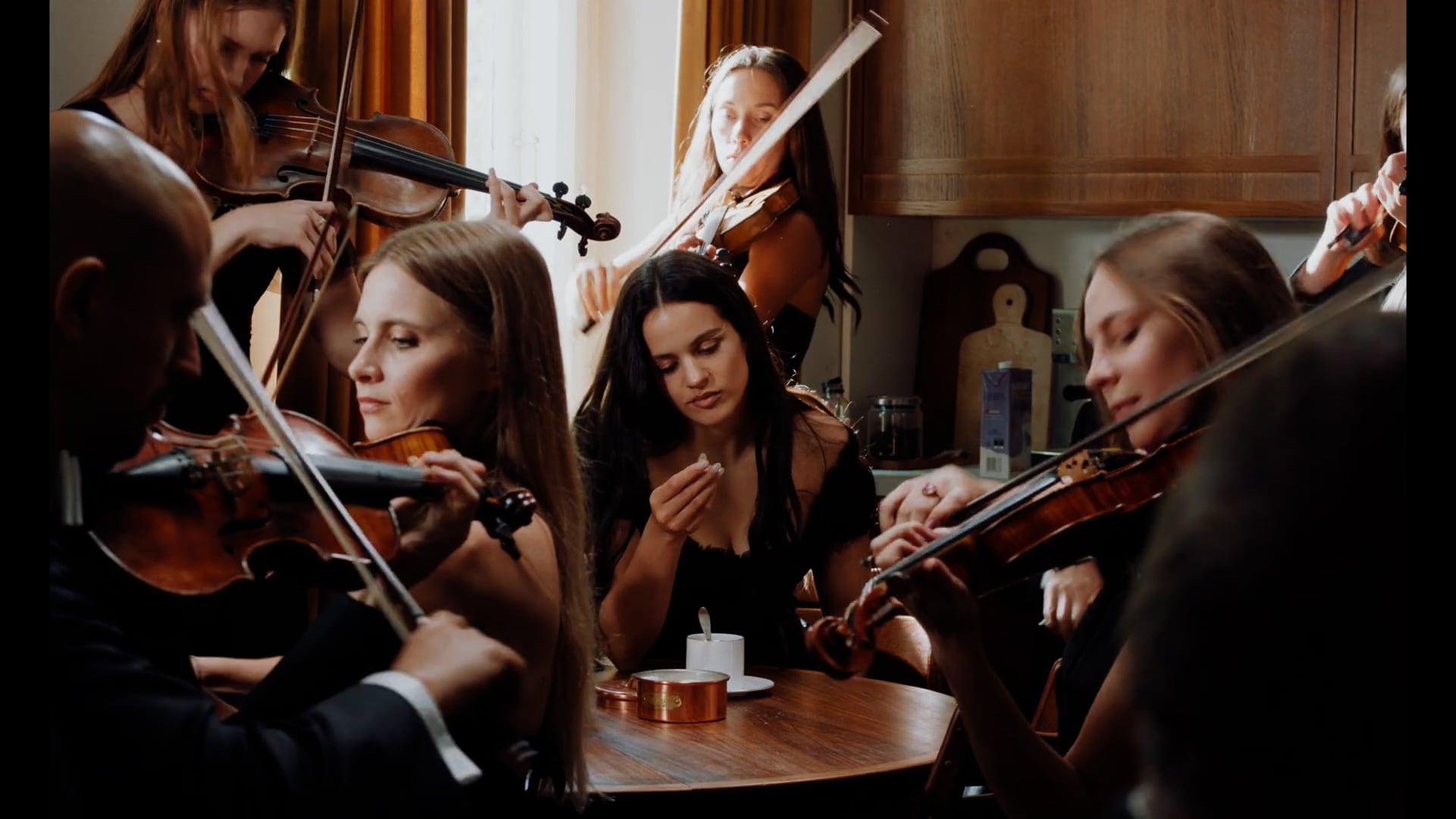 Plano número 7 del videoclip de &#039;Berghain&#039;