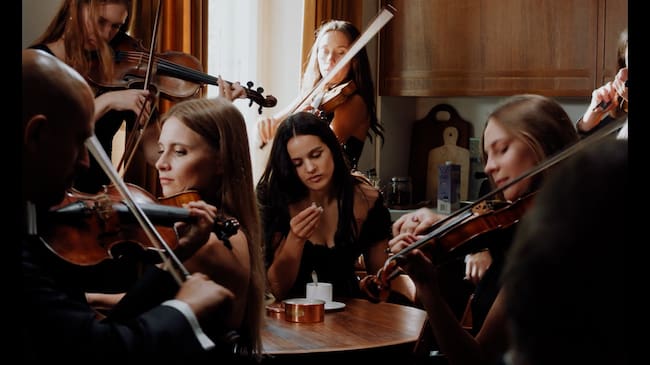 Plano número 7 del videoclip de 'Berghain'