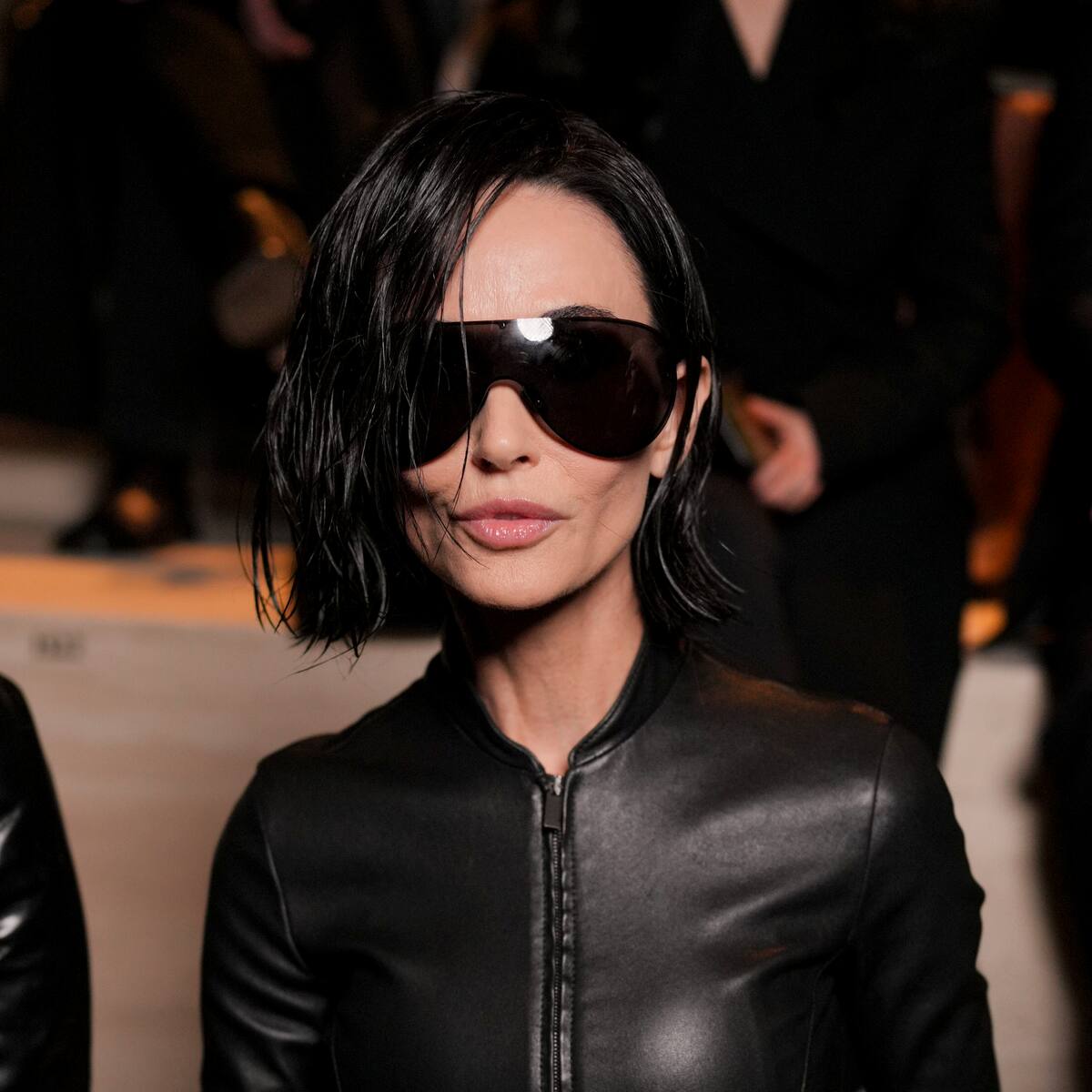 Demi Moore recibe un aluvión de críticas por el acompañante que elige para el desfile de Gucci: “Intentando ser relevante”