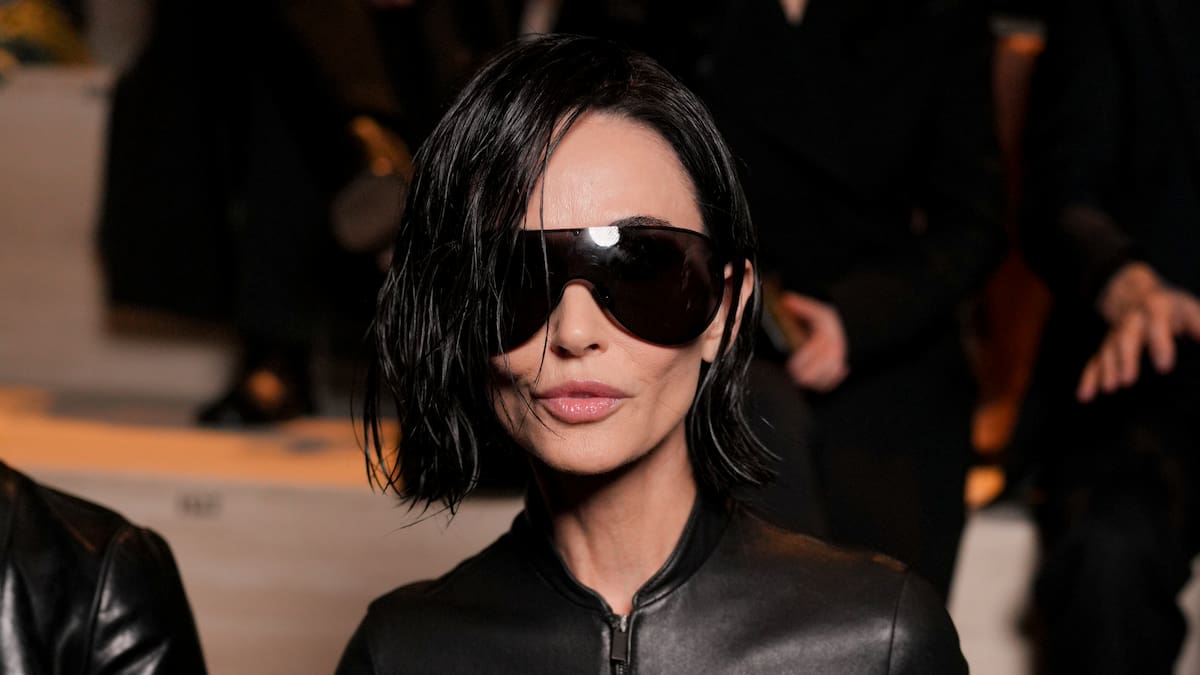 Demi Moore recibe un aluvión de críticas por el acompañante que elige para el desfile de Gucci: “Intentando ser relevante”