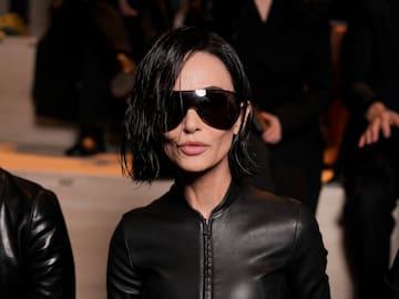 Demi Moore recibe un aluvión de críticas por el acompañante que elige para el desfile de Gucci: “Intentando ser relevante”