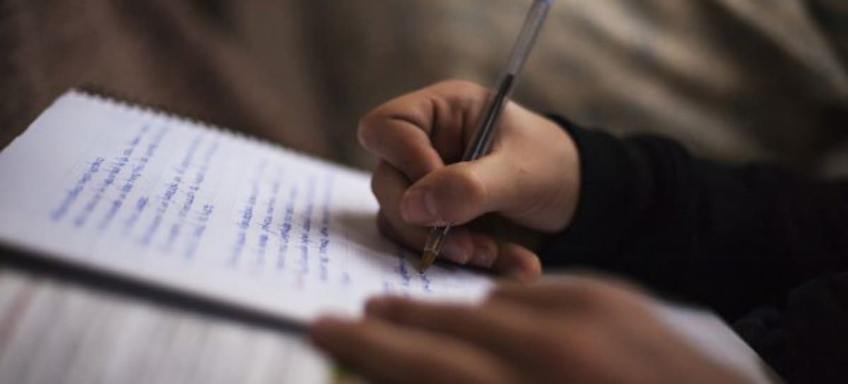 La RAE da marcha atrás y devuelve el acento a 'solo'