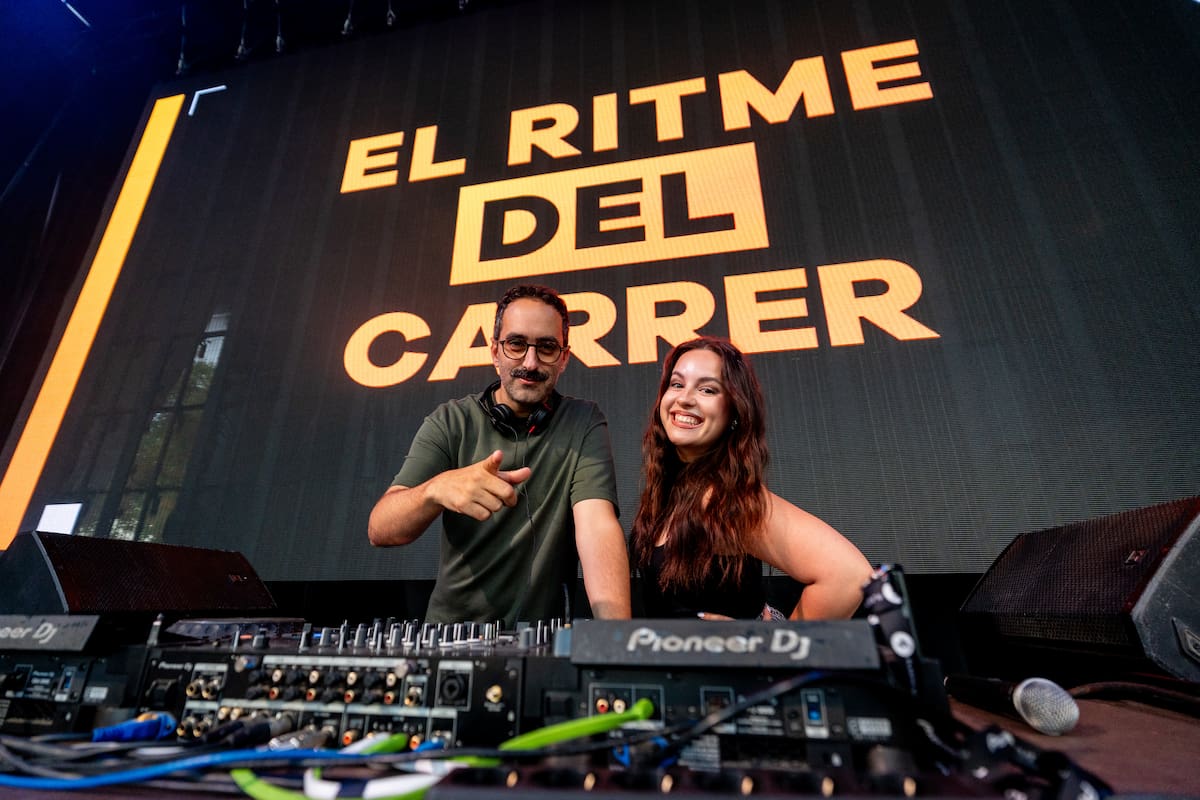 El Parc de La Ribera se llenó hasta la bandera este 6 de junio para recibir a algunos de los artistas urbanos del momento en ELS40 Urban Party XXL. La noche prometía mucho ritmo y perreo.