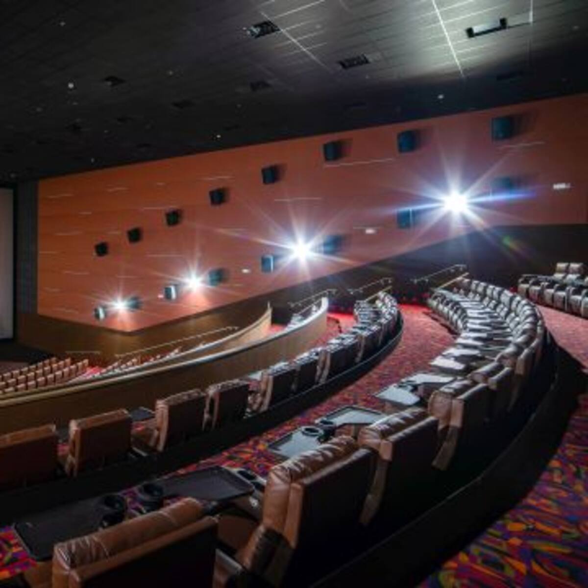 Autoservicio, menú gourmet y asientos con movimiento te esperan en nuevos cines en Heredia