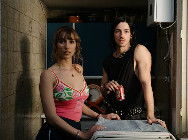 Lola Rodriguez como Angela y Manu Rios como Gato en 'Mi querida señorita'. /Michael Oats/Netflix © 2025