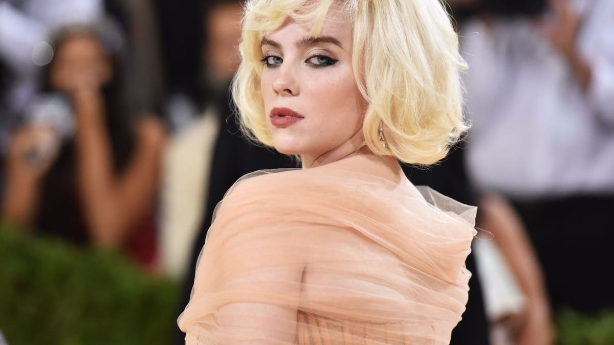 Billie Eilish desvela un guiño oculto al Bond original en su canción No time to die