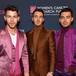 Los Jonas Brothers dan comienzo a la navidad con su nueva canción ‘I Need You Christmas’