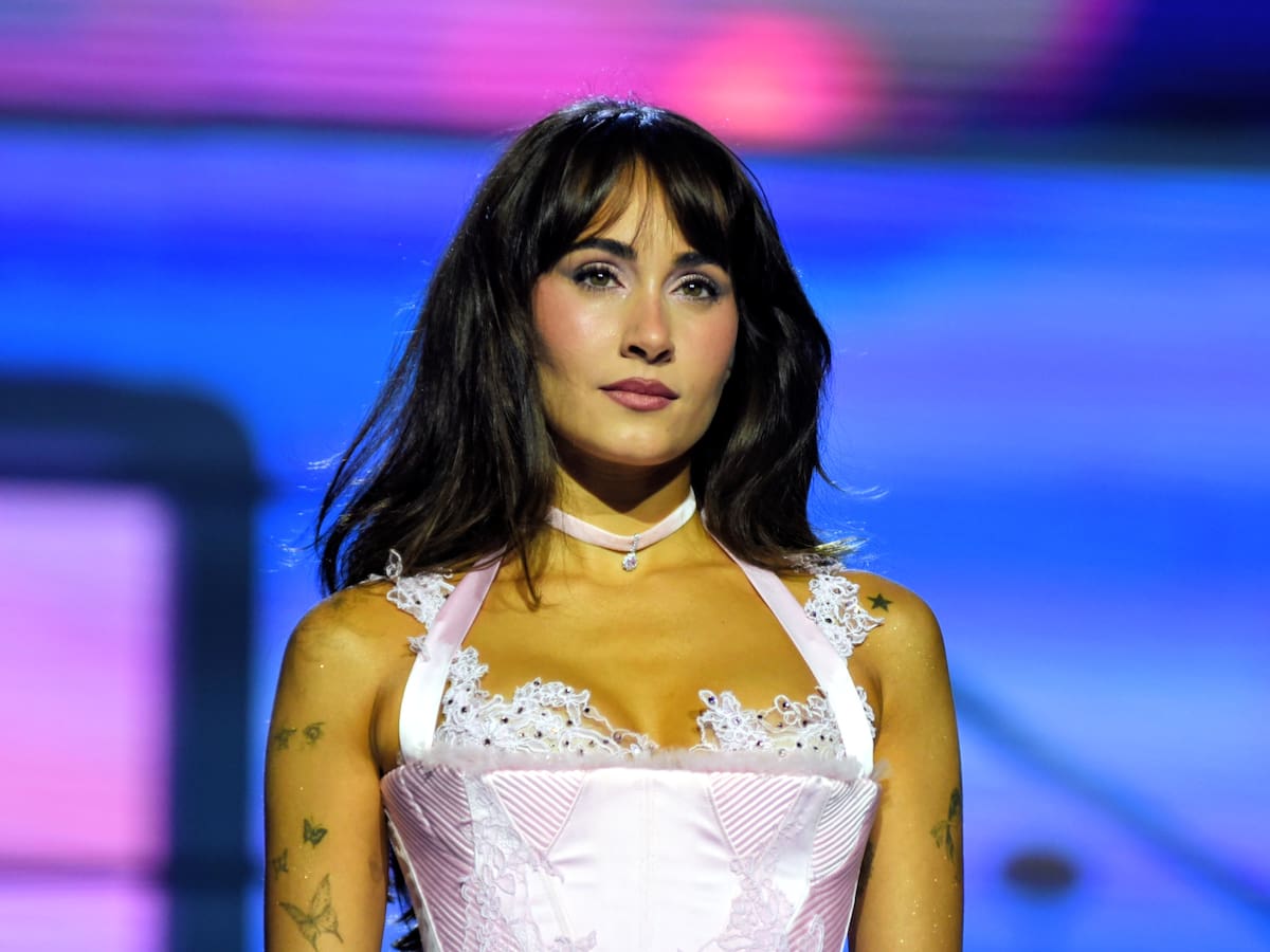 Aitana hace un guiño a Britney Spears en su concierto de Bilbao y confiesa que se está quitando algunos tatuajes