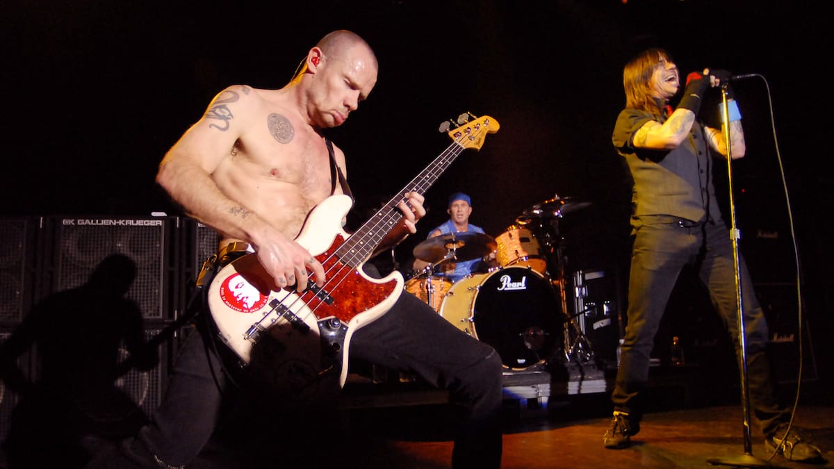 Un disco doble y 28 canciones: por qué 'Stadium Arcadium', de Red Hot Chili Peppers, se convirtió en un éxito global