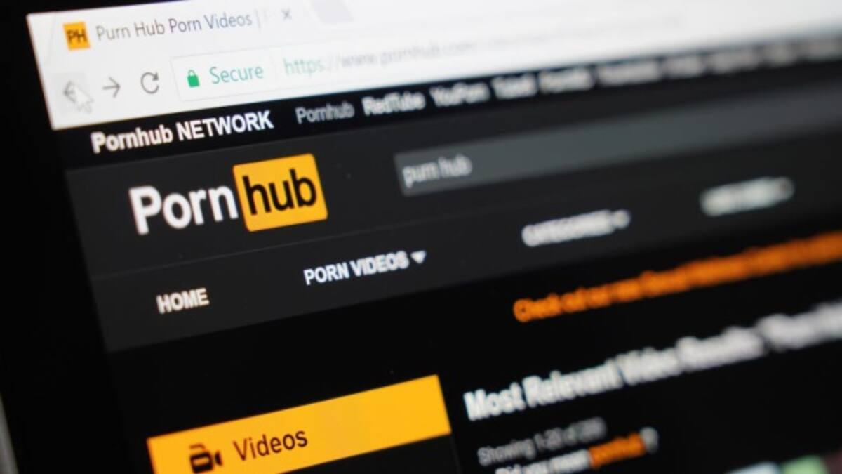 Hombre demanda a PornHub por falta de subtítulos en sus videos