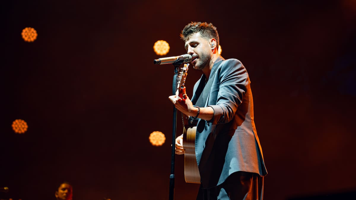 A Antonio José le 'sobran las palabras' para cantar en San Martín de Valdeiglesias tras los incendios: "Tenía que estar a la altura de lo que ese lugar me ha dado"